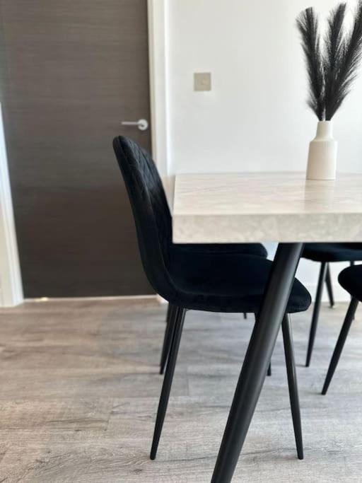 Stylish Central York Apartment Free Parking & Gym Luaran gambar