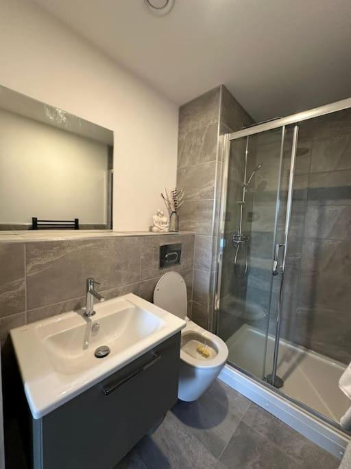 Stylish Central York Apartment Free Parking & Gym Luaran gambar